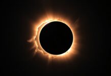 Güneş Tutulması: Doğanın Harika Gösterisi Solar Eclipse: Nature's Wonderful Display