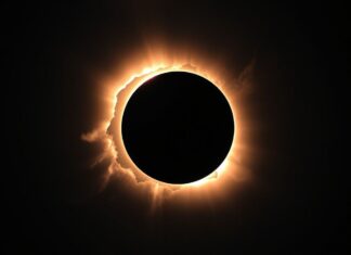 Güneş Tutulması: Doğanın Harika Gösterisi Solar Eclipse: Nature's Wonderful Display