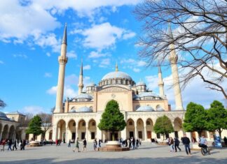 Şişli’de Gezilecek Yerler ve Eğlenceli Aktiviteler Places to Visit and Fun Activities in Şişli 1. **Cevahir Shopping Mall**: One of the largest shopping malls in Istanbul, offering a wide range of shops, restaurants, and entertainment options. 2. **Megacenter Shopping Mall**: Another popular shopping destination with numerous stores, a cinema, and a variety of dining options. 3. **Şişli Mosque**: A beautiful mosque with impressive architecture, offering a peaceful atmosphere for visitors. 4. **Milangaz Park**: A lovely park perfect for a relaxing walk, picnic, or outdoor activities. 5. **Nişantaşı**: A trendy neighborhood known for its upscale boutiques, cafes, and art galleries. 6. **Osmanbey**: A vibrant area with a mix of modern and traditional shops, restaurants, and street food options. 7. **Şişli Culture Center**: A cultural hub hosting various events, exhibitions, and performances throughout the year. 8. **Atakö